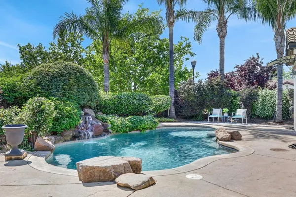 $874,900 | 2004 El Venden Way, Roseville, CA 95661