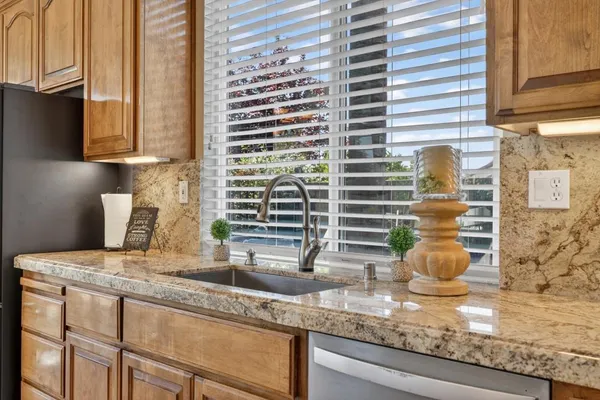 $874,900 | 2004 El Venden Way, Roseville, CA 95661