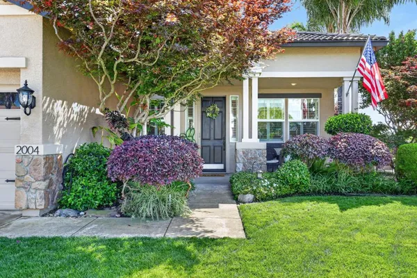 $874,900 | 2004 El Venden Way, Roseville, CA 95661