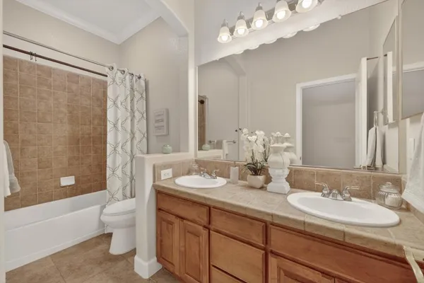 $874,900 | 2004 El Venden Way, Roseville, CA 95661