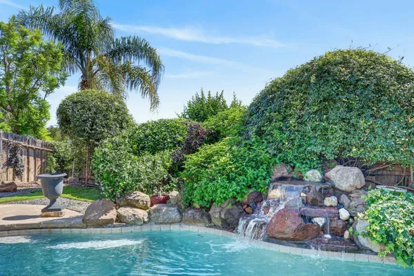 $874,900 | 2004 El Venden Way, Roseville, CA 95661