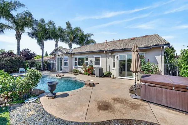 $874,900 | 2004 El Venden Way, Roseville, CA 95661