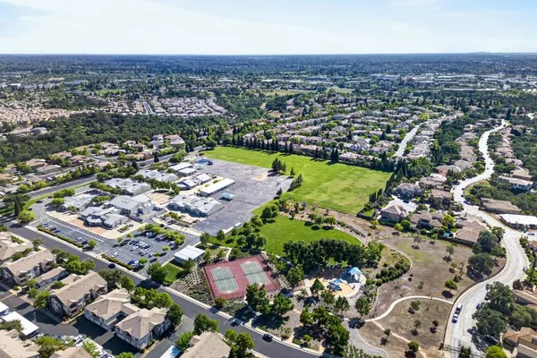 $874,900 | 2004 El Venden Way, Roseville, CA 95661