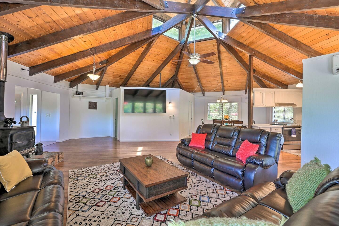 1870 Cable Road Camino, CA 95709 - Photo 6 of 36 a living room with furniture and a flat screen tv
