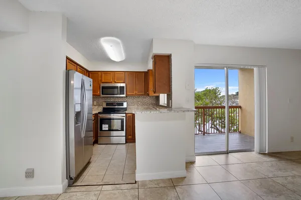 $2,150 | 7640 Westwood Drive, Unit 411, Tamarac, FL 33321