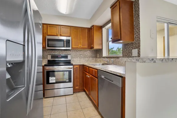 $2,150 | 7640 Westwood Drive, Unit 411, Tamarac, FL 33321