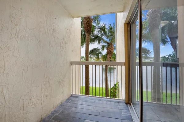 $2,150 | 7640 Westwood Drive, Unit 411, Tamarac, FL 33321