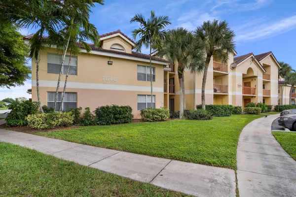 $2,150 | 7640 Westwood Drive, Unit 411, Tamarac, FL 33321