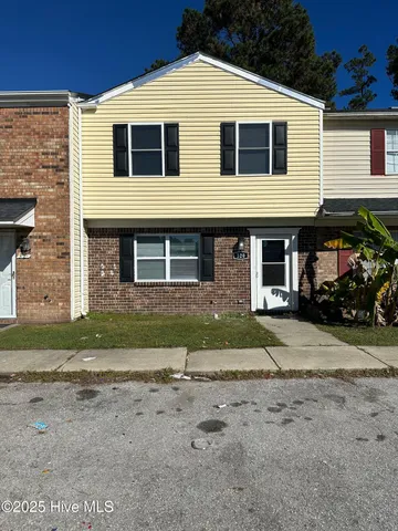 $1,350 | 320 Myrtlewood Circle, Jacksonville, NC 28546