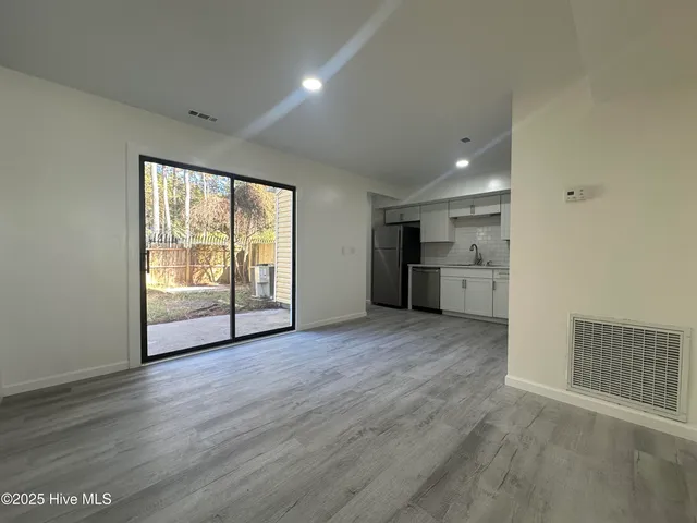 $1,350 | 320 Myrtlewood Circle, Jacksonville, NC 28546