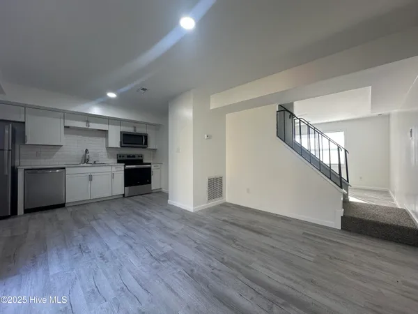 $1,300 | 320 Myrtlewood Circle, Jacksonville, NC 28546