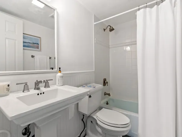 $8,500 | 4141 Ocean Drive, Unit 401, Vero Beach, FL 32963