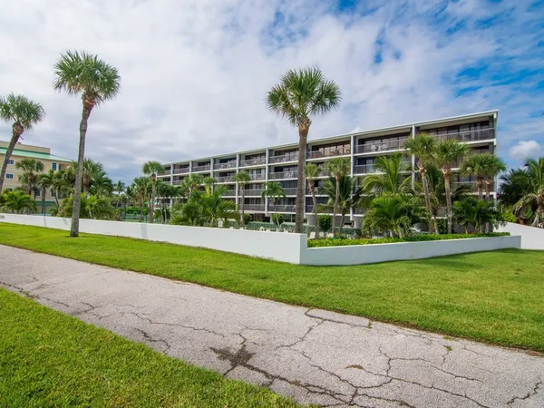 $8,500 | 4141 Ocean Drive, Unit 401, Vero Beach, FL 32963