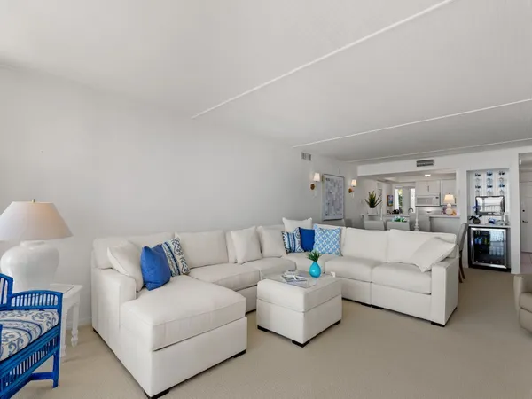 $8,500 | 4141 Ocean Drive, Unit 401, Vero Beach, FL 32963
