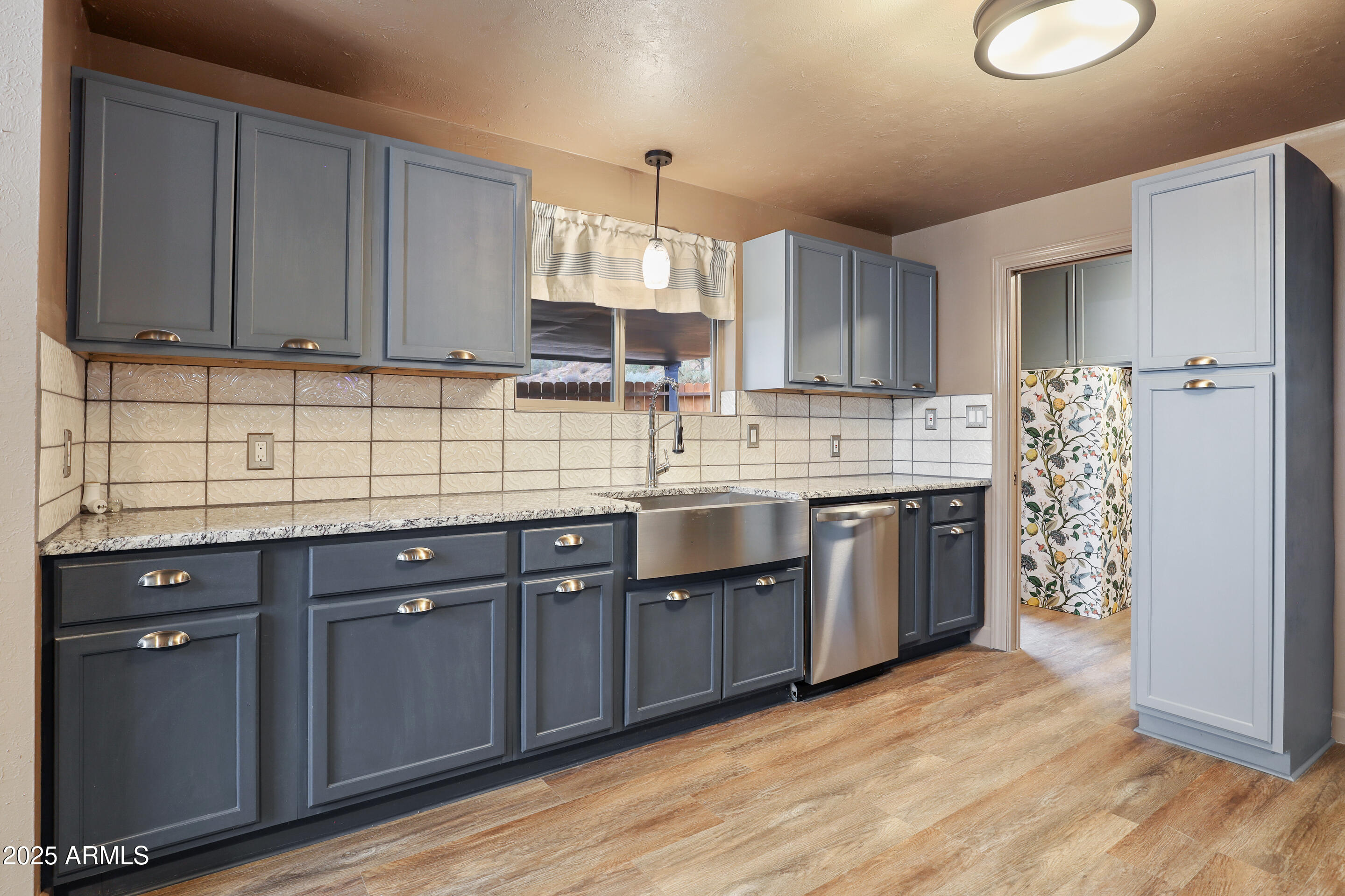 404 West Frontier Street Payson, AZ 85541 - Photo 17 of 39 a kitchen with stainless steel appliances granite countertop a sink stove and refrigerator