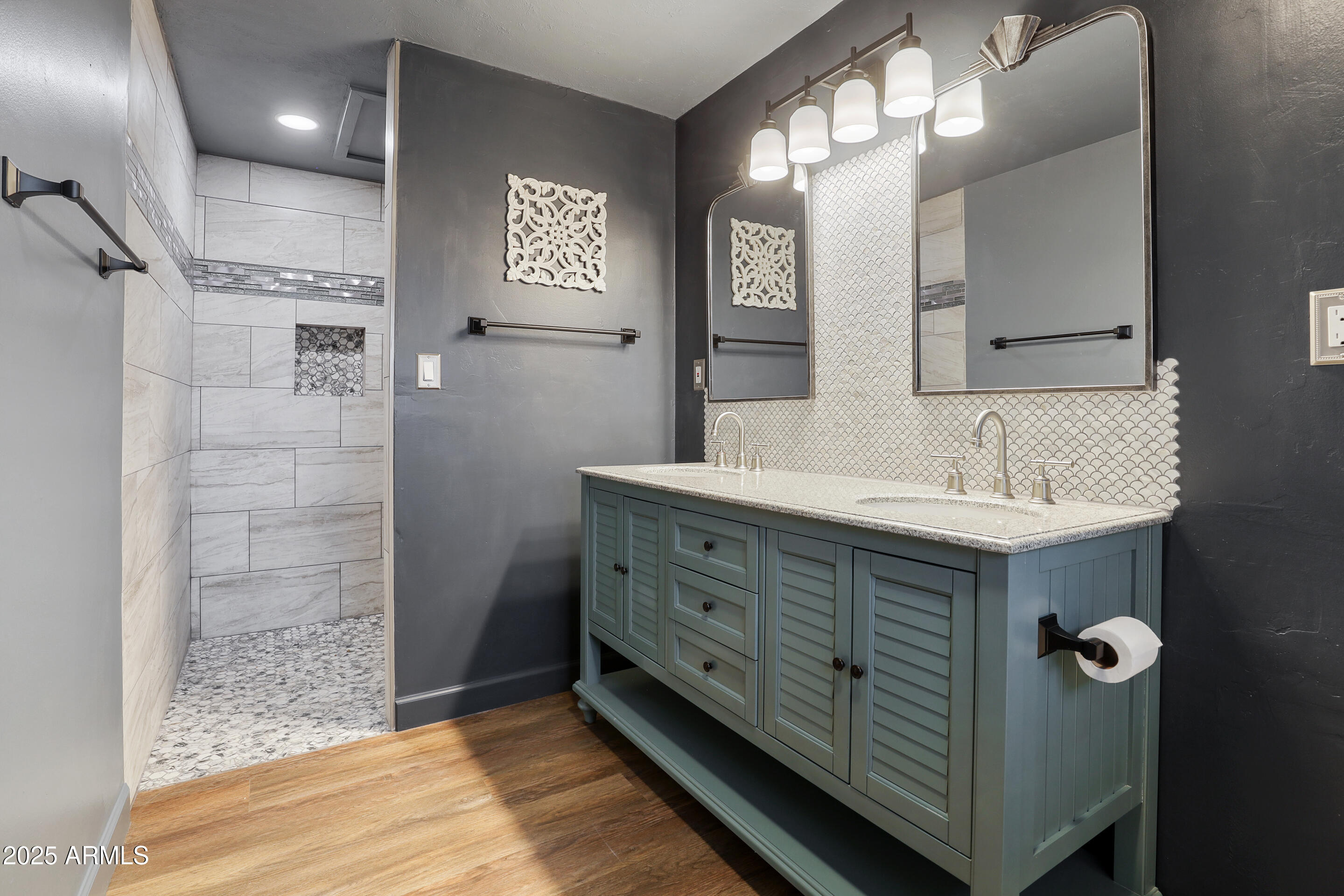404 West Frontier Street Payson, AZ 85541 - Photo 30 of 39 a bathroom with double vanity sink and a mirror
