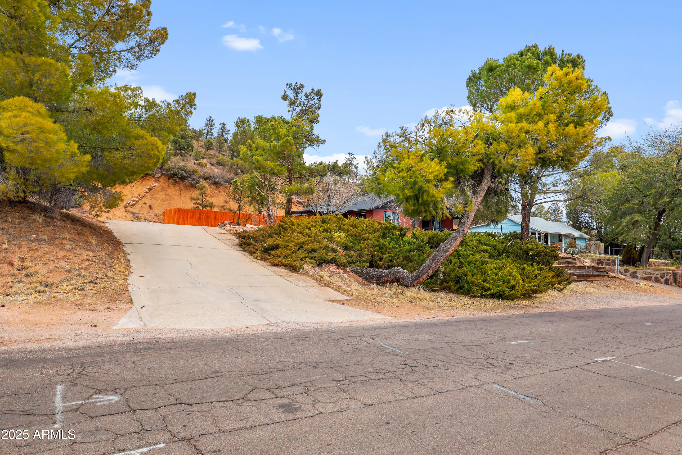 404 West Frontier Street Payson, AZ 85541 - Photo 34 of 39 a view of a garden with plants and large trees