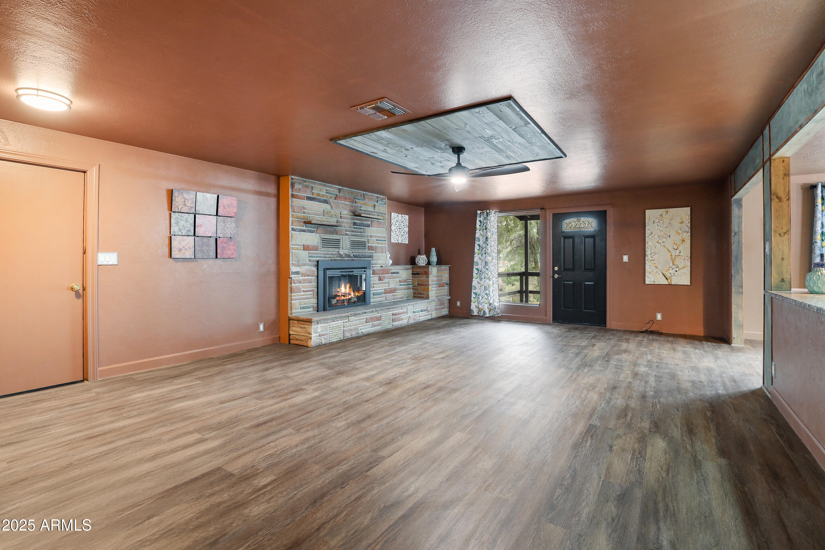 404 West Frontier Street Payson, AZ 85541 - Photo 9 of 39 an empty room with wooden floor and windows