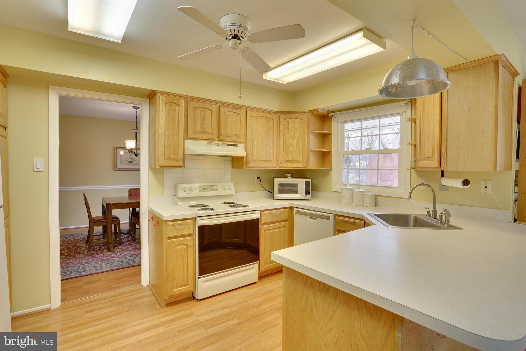 8709 Oxwell Lane Laurel, MD 20708 - Photo 11 of 30 Plenty of counterspace and cabinets