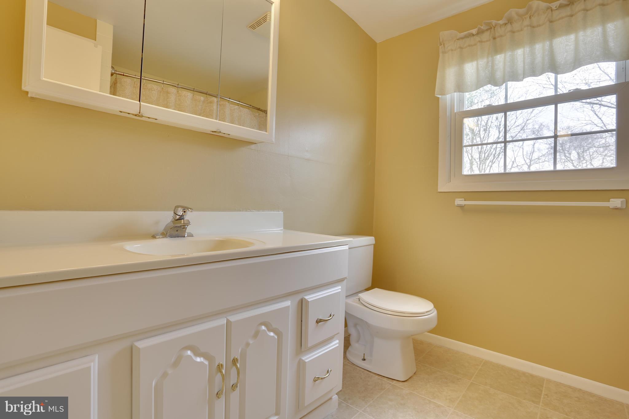 8709 Oxwell Lane Laurel, MD 20708 - Photo 25 of 30 Upper bath