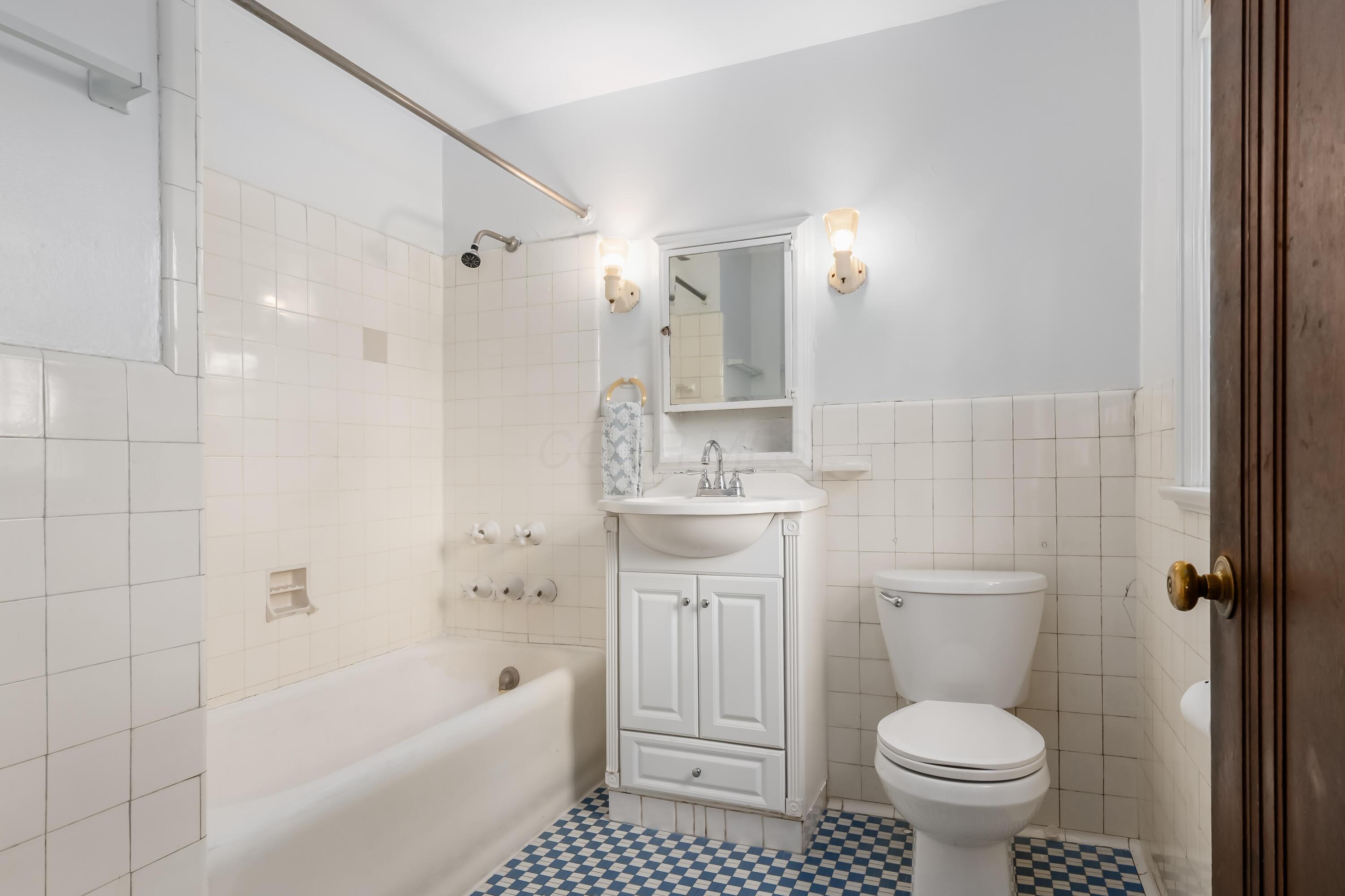 50 North Cassingham Road Columbus, OH 43209 - Photo 41 of 47 Full Bath on 2nd Floor