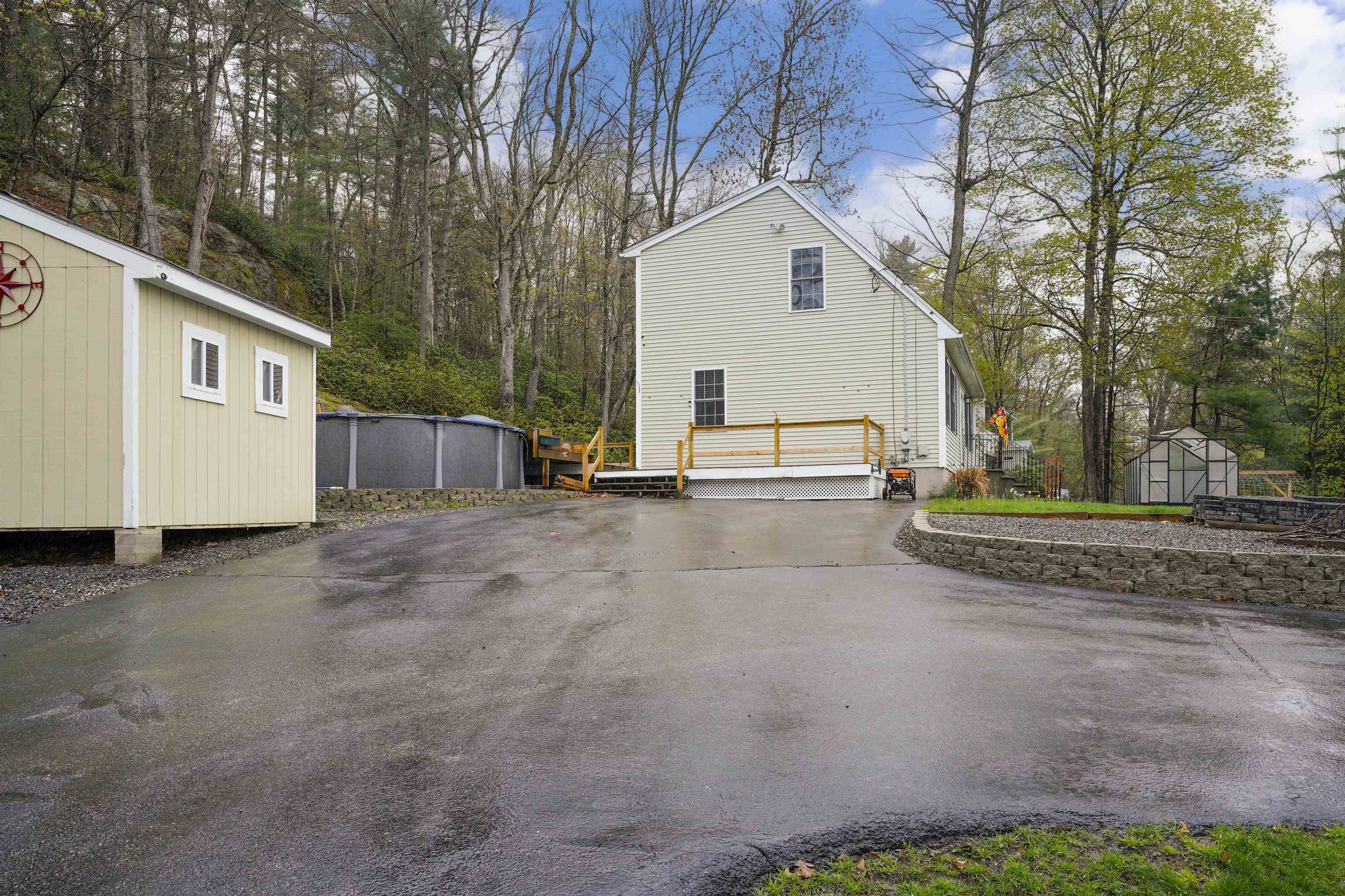147 Mile Slip Road Milford, NH 03055 - Photo 4 of 37 Gallery Image 4