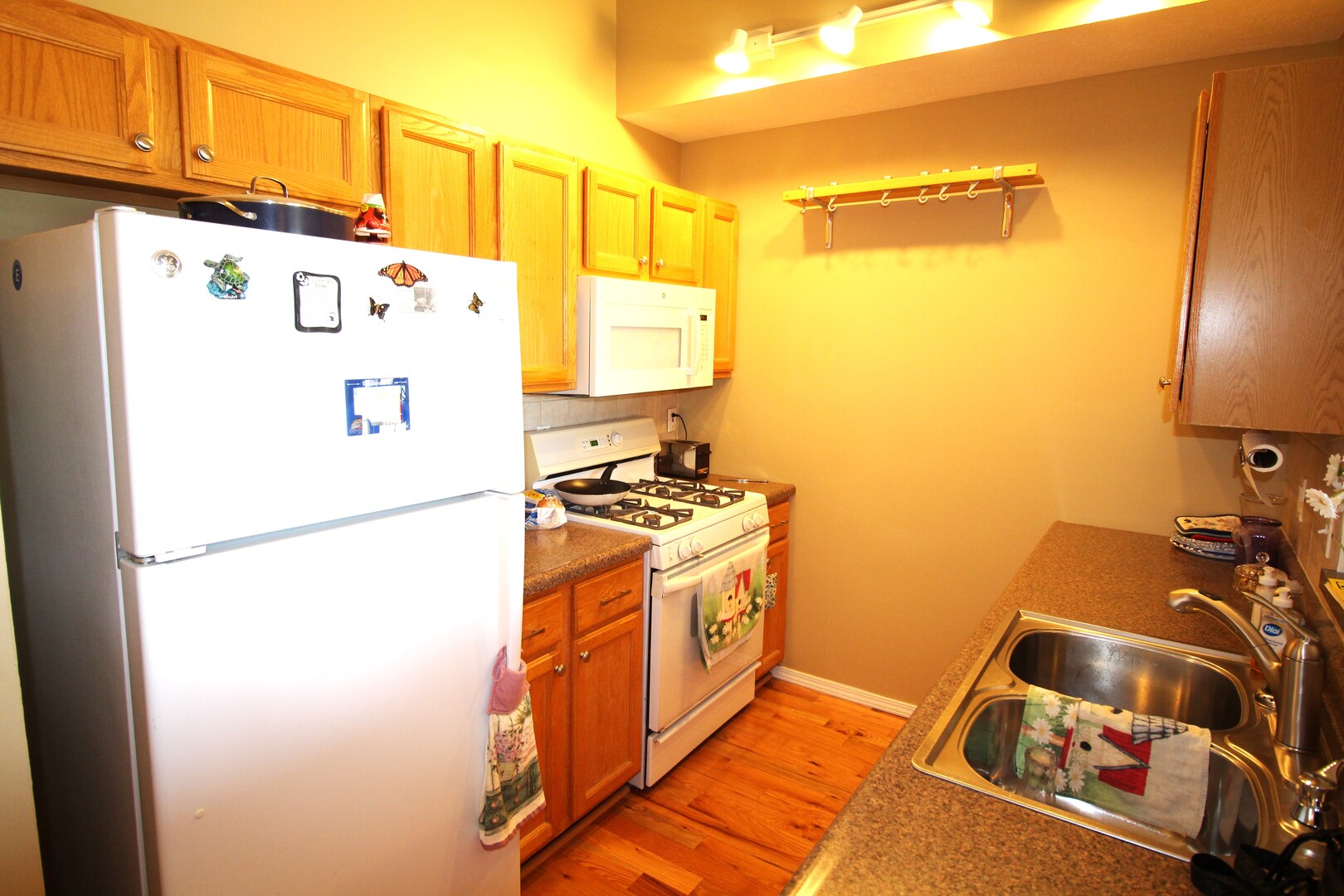 25 Oak Park Road Bloomington, IL 61701 - Photo 10 of 28 a utility room with dryer and washer