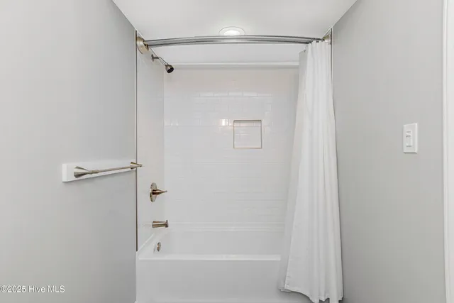 $728,500 | 127 Sandcastle Drive, Emerald Isle, NC 28594