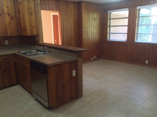 1720 Upper River Road, Unit 2 Macon, GA 31211 - Photo 5 of 8 an empty room with windows
