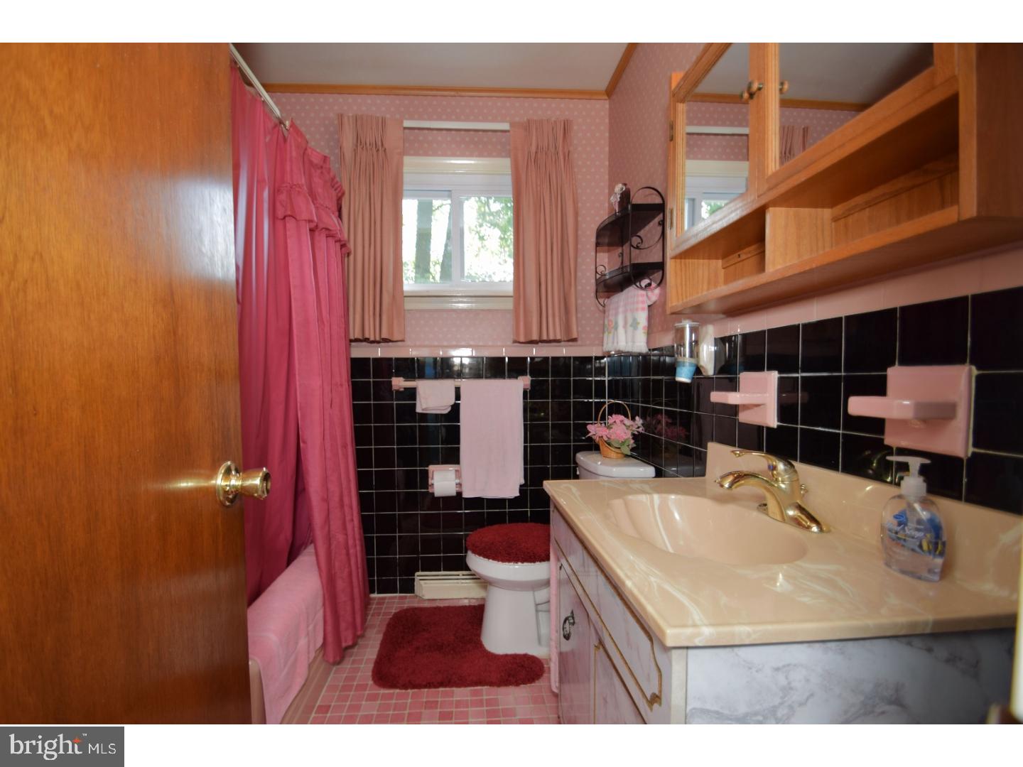 138 Crockett Road Warminster, PA 18974 - Photo 17 of 25 Bathroom
