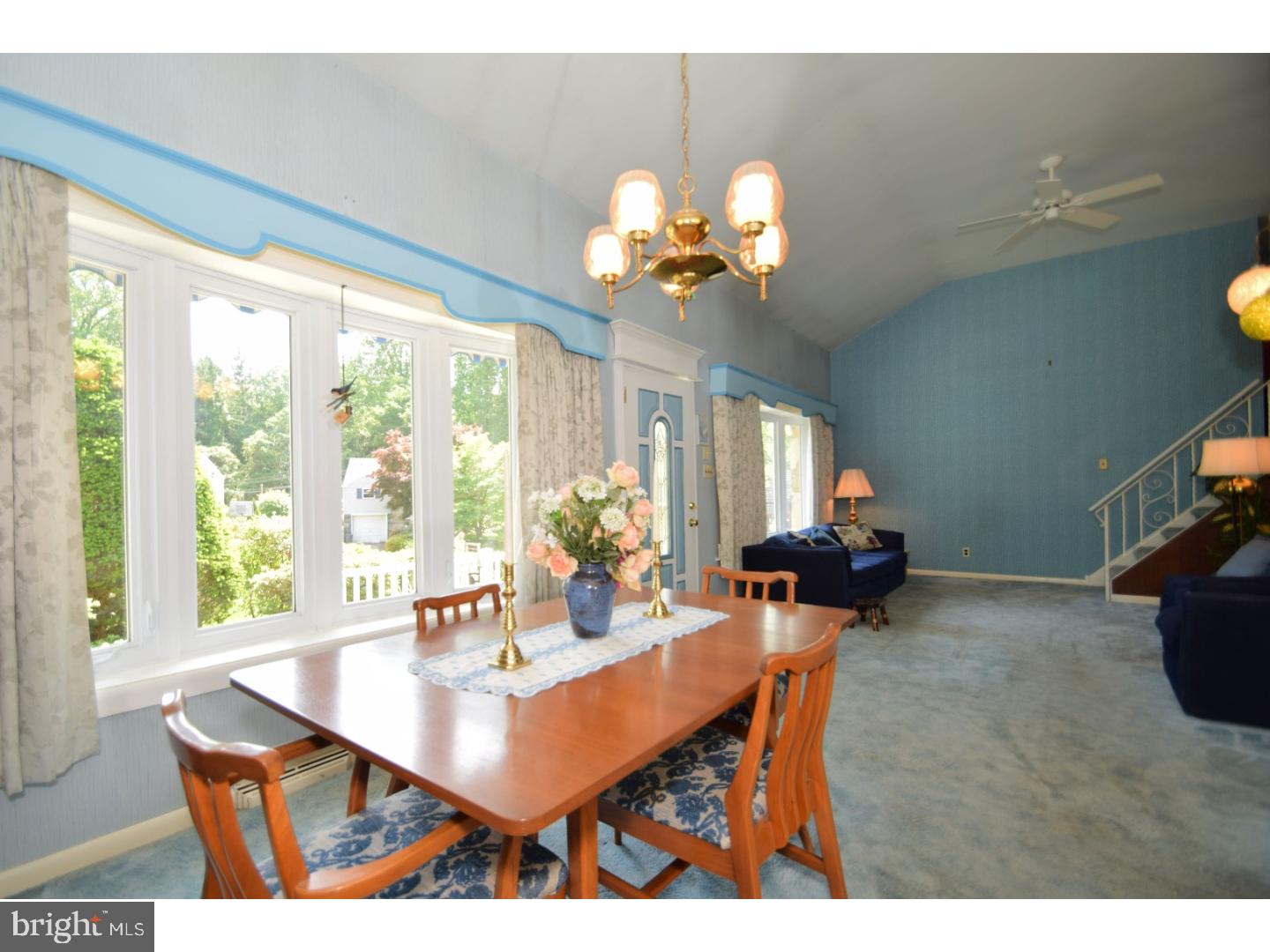 138 Crockett Road Warminster, PA 18974 - Photo 4 of 25 Living Room