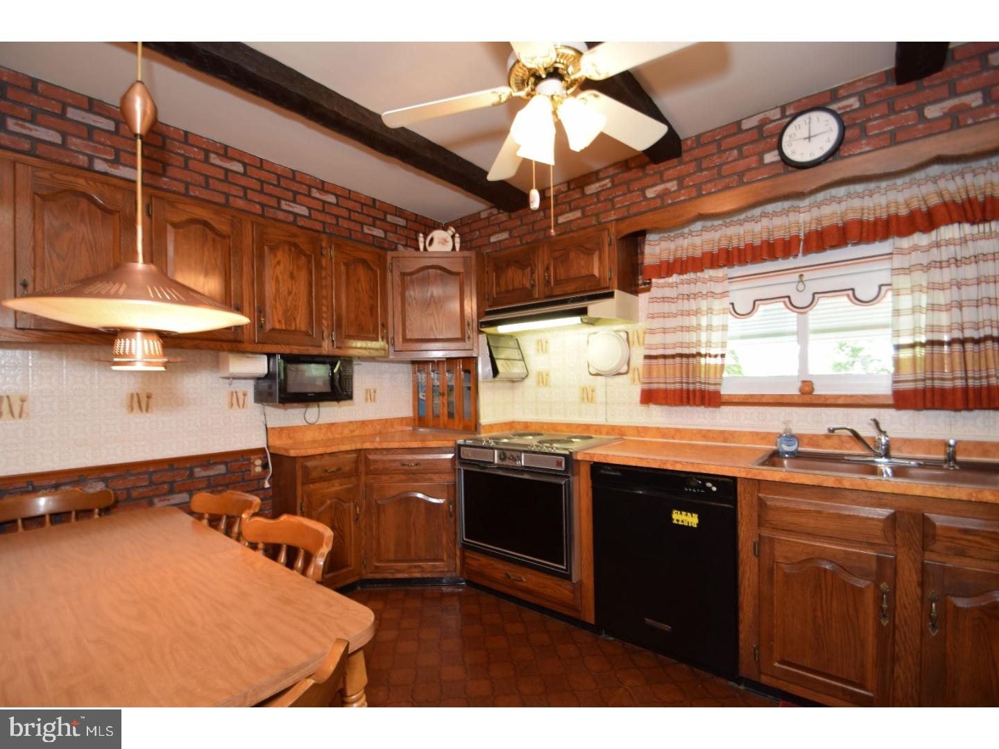 138 Crockett Road Warminster, PA 18974 - Photo 6 of 25 Kitchen