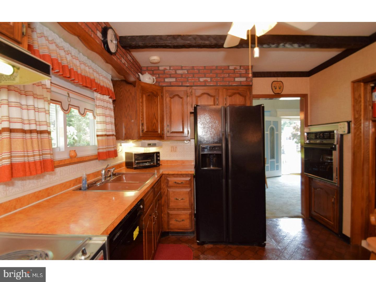 138 Crockett Road Warminster, PA 18974 - Photo 7 of 25 Kitchen