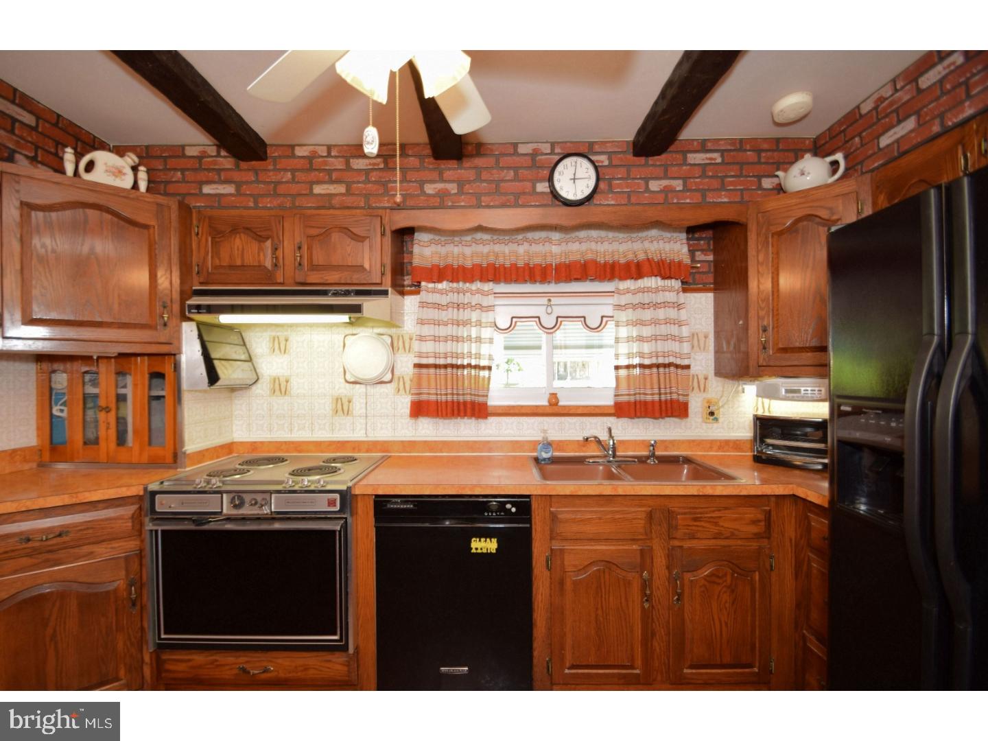 138 Crockett Road Warminster, PA 18974 - Photo 8 of 25 Kitchen