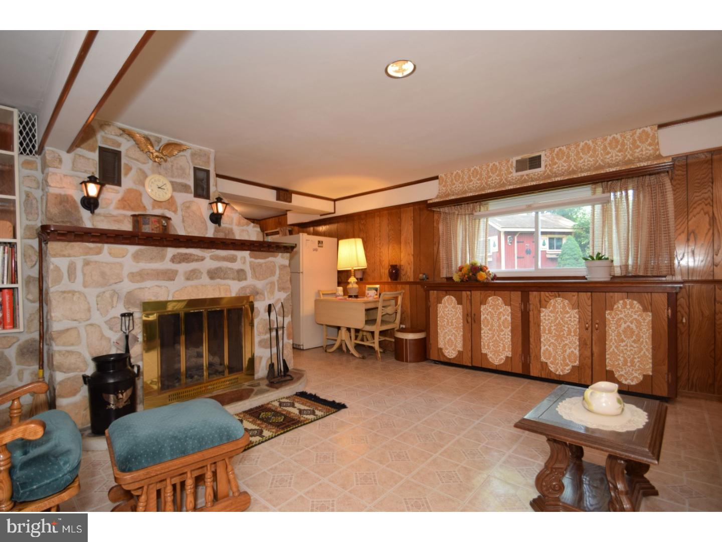 138 Crockett Road Warminster, PA 18974 - Photo 9 of 25 Family Room