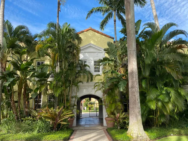 $1,100,000 | 301 Australian Avenue, Unit 306, Palm Beach, FL 33480