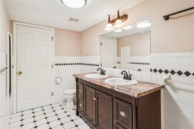 $250,000 | 1303 Northeast 70th Terrace, Gladstone, MO 64118