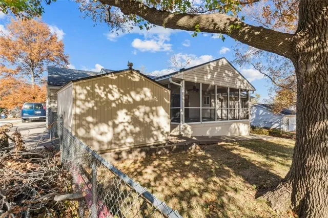 $250,000 | 1303 Northeast 70th Terrace, Gladstone, MO 64118