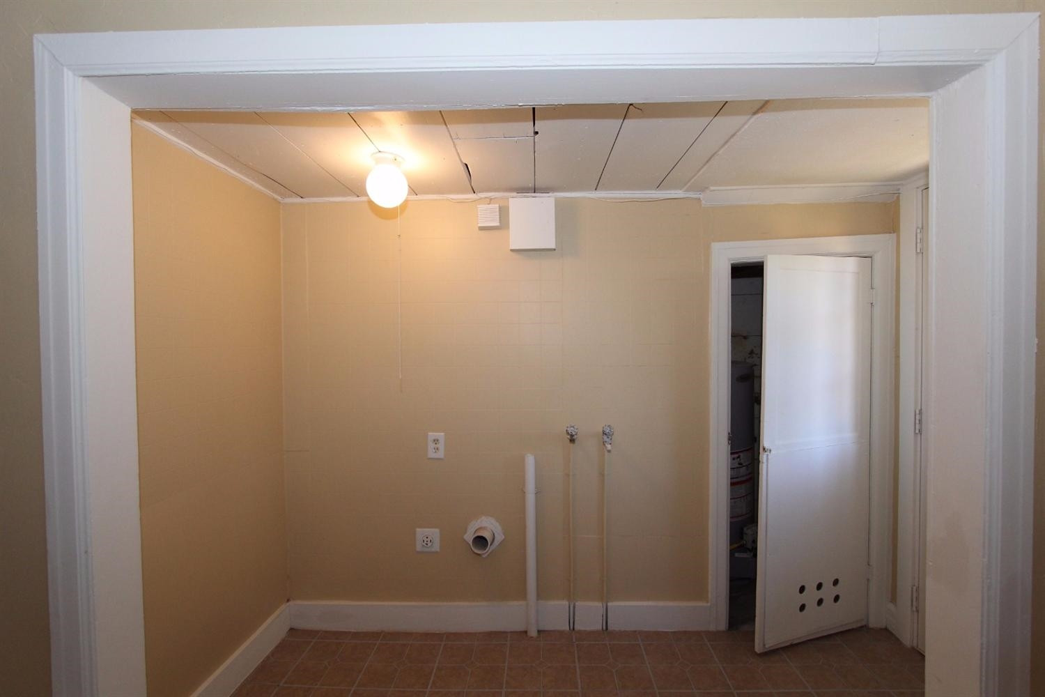 2203 20th Street Lubbock, TX 79411 - Photo 6 of 10 a bathroom with a shower