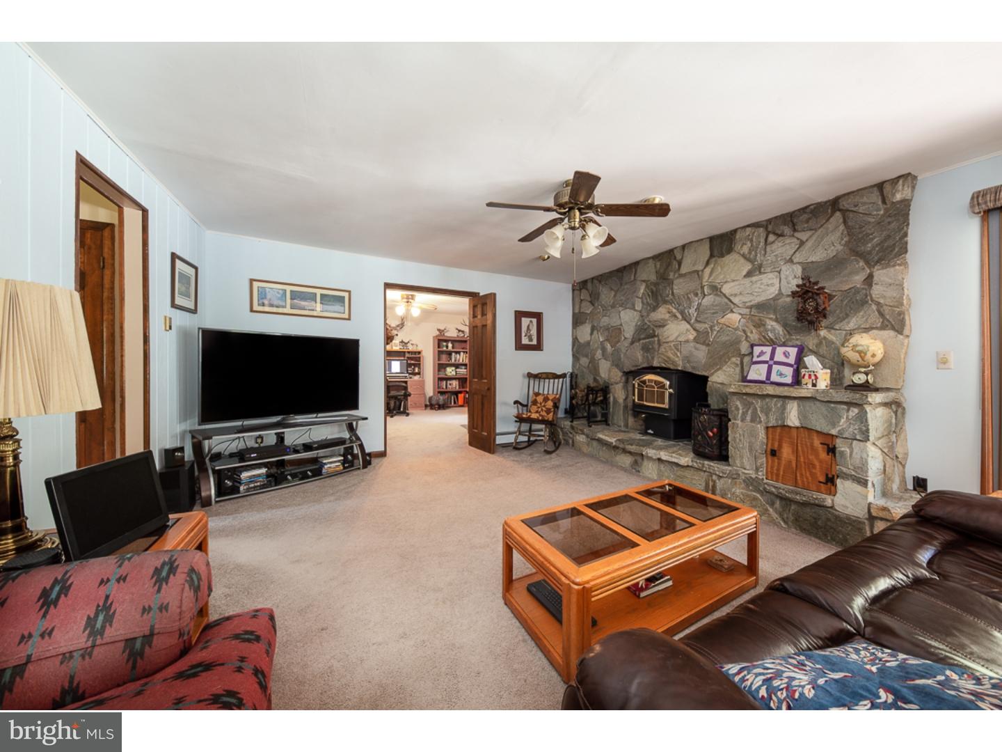 182 Maskells Mill Road Salem, NJ 08079 - Photo 21 of 25 Living Room
