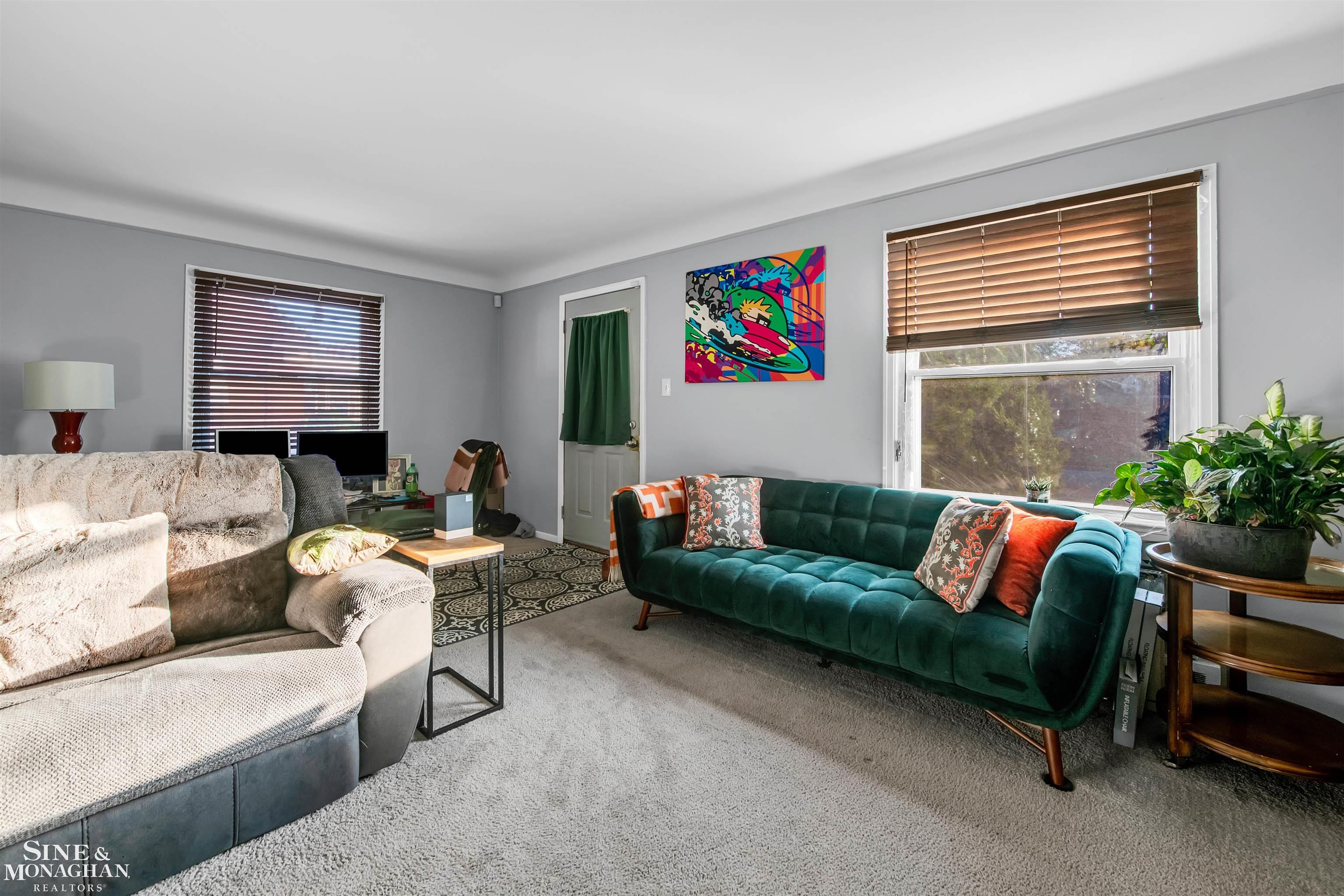21735 Moross Road Grosse Pointe, MI 48236 - Photo 8 of 18 50127569-7.JPG