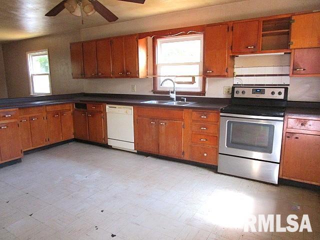 602 West 3rd Street Delavan, IL 61734 - Photo 9 of 16