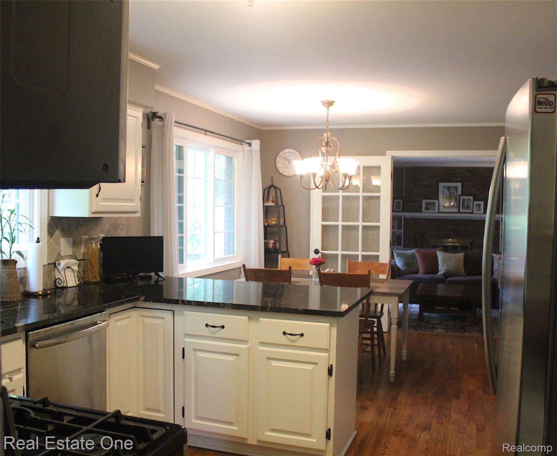 42244 Waterfall Road Northville, MI 48168 - Photo 12 of 55 kitchen into livingroom.JPG