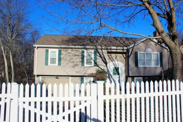 $3,300 | 19 Hillando Drive, Shrewsbury, MA 01545
