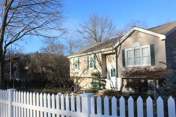 $3,300 | 19 Hillando Drive, Shrewsbury, MA 01545