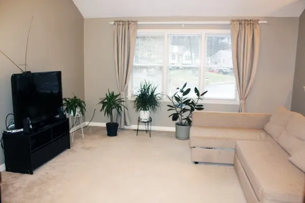 $3,300 | 19 Hillando Drive, Shrewsbury, MA 01545