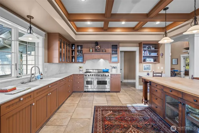 $4,800,000 | 7104 East Grapeview Loop Road, Allyn, WA 98524