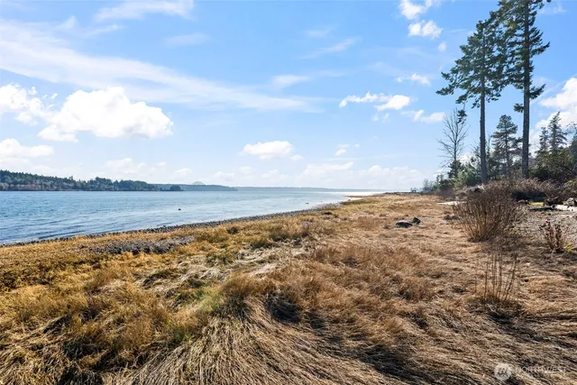 $4,800,000 | 7104 East Grapeview Loop Road, Allyn, WA 98524