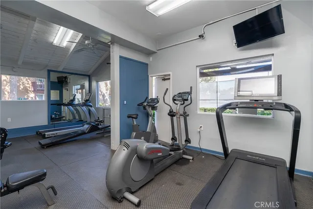 $1,795 | 1040 West MacArthur Boulevard, Santa Ana, CA 92707