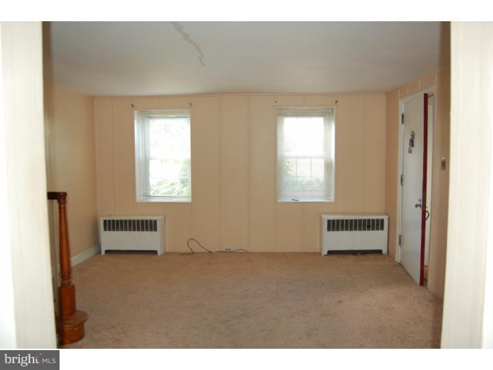314 Highland Road Cheltenham, PA 19012 - Photo 5 of 17 Living Room